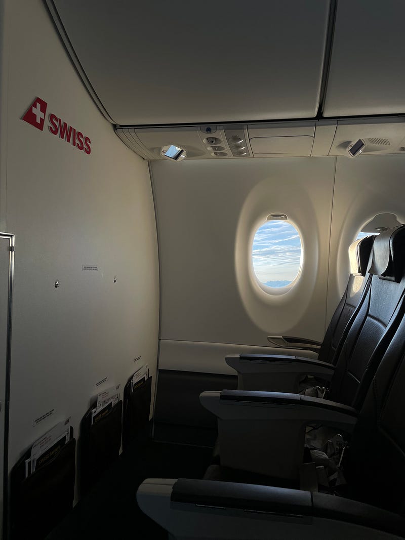[飛行紀實] 瑞士航空Swiss Air Lines LX 1050|蘇黎世(ZRH)→漢堡(HAM) | A220–300 商務艙 | SWISS Senator Lounge A |…